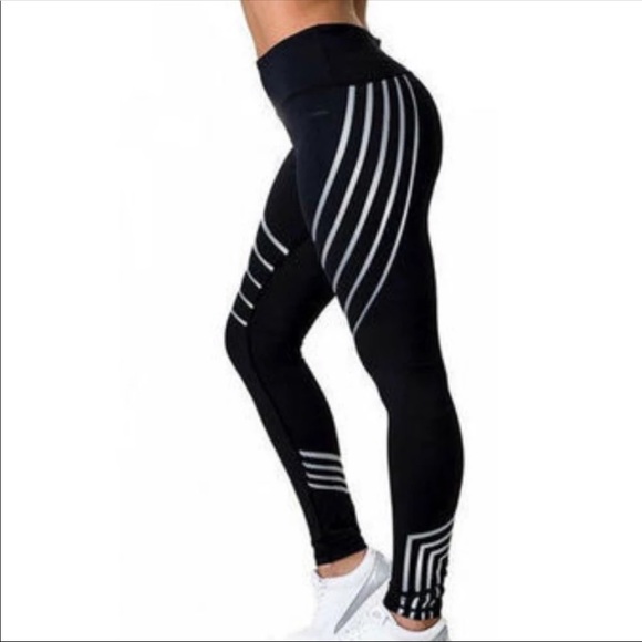 Black Contour Lined Workout Leggings - Picture 3 of 5